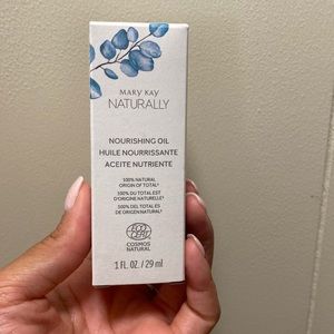 Mary Kay Naturally Nourishing Oil
